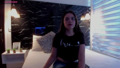 Zoe online show from October 21, 2025, 11:44 am