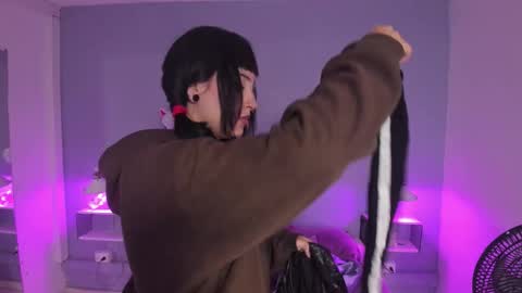 Zoe Lynch online show from September 30, 2025, 11:37 am