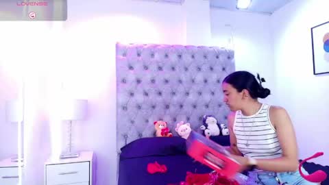zoe  online show from June 1, 2026, 7:26 pm