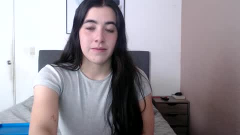 Snapshot of zoe_mill33r chatting on December 12, 2024, 8:43 pm Zoe online show from December 12, 2024, 8:43 pm