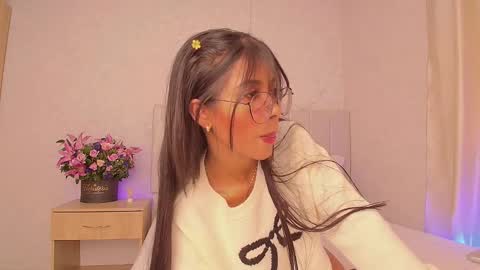 Snapshot of zoe_mocca chatting on December 9, 2024, 7:07 pm Mia online show from December 9, 2024, 7:07 pm