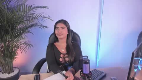 Snapshot of zoe_roux210949 chatting on February 8, 2026, 2:59 am Zoe online show from February 8, 2026, 2:59 am