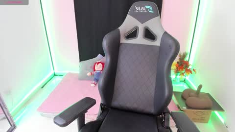 zoe_sullivan_ online show from December 27, 2024, 9:28 am