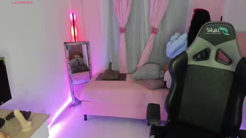 zoe_sullivan_ online show from February 13, 2025, 9:51 am