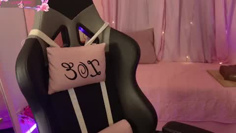 zoe_sullivan_ online show from June 10, 2026, 9:08 am