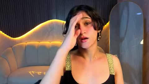 Zoe online show from December 19, 2025, 8:05 pm