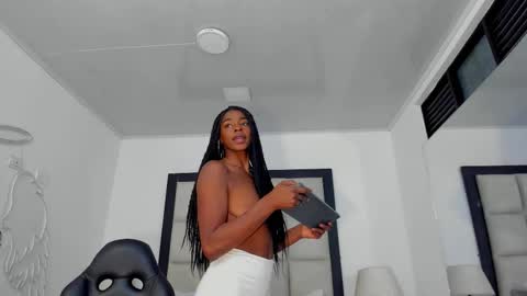 Zoecarrter online show from October 6, 2025, 8:06 pm