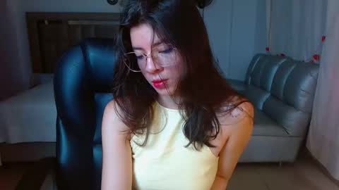 ZOE online show from April 15, 2026, 2:46 pm