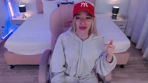 zoe online show from March 23, 2026, 3:43 am