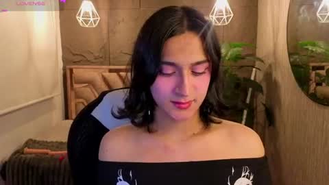 Snapshot of zoee_kiss_ chatting on August 2, 2026, 5:06 am ZOE online show from August 2, 2026, 5:06 am