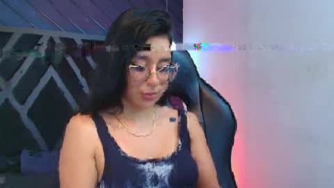 Snapshot of zoee_martins_ chatting on May 4, 2026, 5:53 pm Zoe 3 online show from May 4, 2026, 5:53 pm