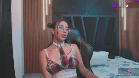 Snapshot of zoee_martins_ chatting on May 5, 2026, 3:31 pm Zoe 3 online show from May 5, 2026, 3:31 pm