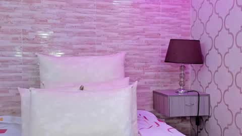 Snapshot of zoeesmitth chatting on March 8, 2025, 3:45 pm ZoeeSmitth online show from March 8, 2025, 3:45 pm