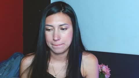 Snapshot of zoegp chatting on December 12, 2024, 4:04 am Laura  online show from December 12, 2024, 4:04 am