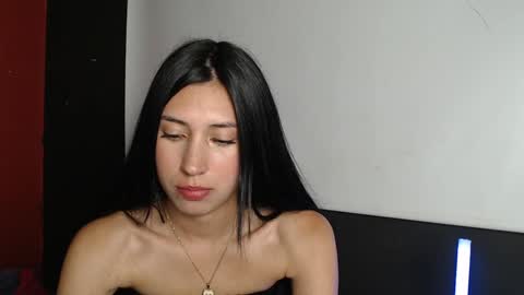 Snapshot of zoegp chatting on January 8, 2025, 6:31 am Laura  online show from January 8, 2025, 6:31 am