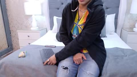 Snapshot of zoekrug chatting on October 10, 2025, 1:10 pm Zoe Krug online show from October 10, 2025, 1:10 pm