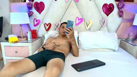 zoelucas online show from September 16, 2025, 7:15 pm