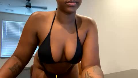 Zoe online show from June 3, 2026, 8:47 pm