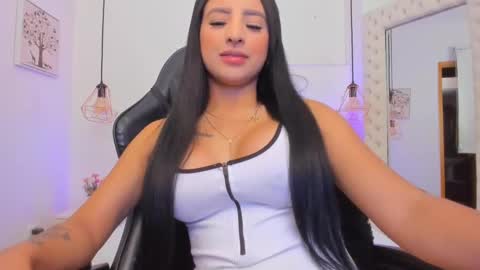 zoeth_ruiz online show from February 17, 2025, 3:31 pm