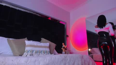 zoevidal_ online show from February 8, 2025, 11:33 am