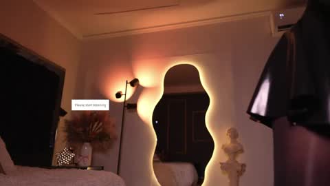 Snapshot of zoevidal_ chatting on May 14, 2026, 12:01 pm zoevidal_ online show from May 14, 2026, 12:01 pm