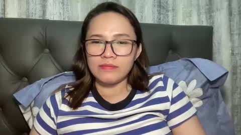 zoey_foryou online show from November 20, 2025, 1:11 pm