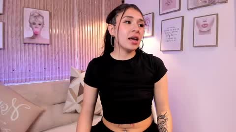 Zoey  online show from April 16, 2026, 1:01 pm