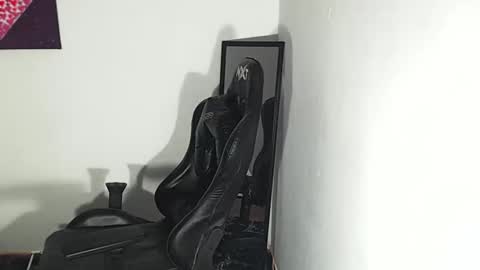zol_gil03 online show from September 17, 2025, 1:29 am