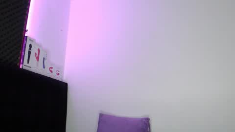 zpzphot online show from November 8, 2025, 9:46 pm