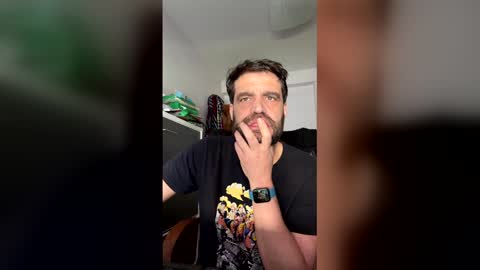 Snapshot of zurdineno chatting on April 15, 2026, 10:44 am zurdineno online show from April 15, 2026, 10:44 am