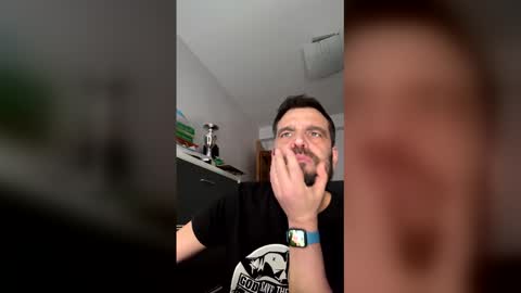 Snapshot of zurdineno chatting on April 29, 2026, 10:41 am zurdineno online show from April 29, 2026, 10:41 am