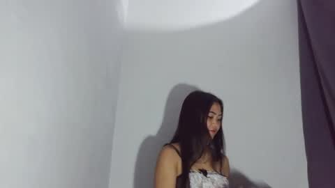 zyra_maris06 online show from August 6, 2026, 2:08 pm