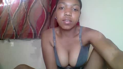 zyraelle_01 online show from April 29, 2026, 12:42 pm