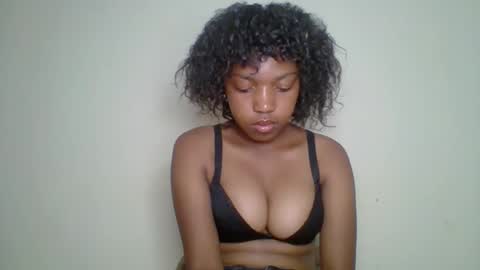 zyraelle_01 online show from May 2, 2026, 6:24 pm