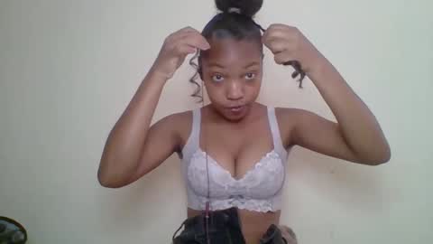 zyraelle_01 online show from May 11, 2026, 11:49 am