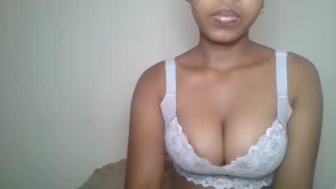 zyraelle_01 online show from May 16, 2026, 10:36 am