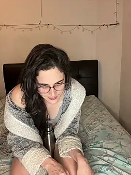 Lunaabbey online show from April 5, 2026, 9:45 pm