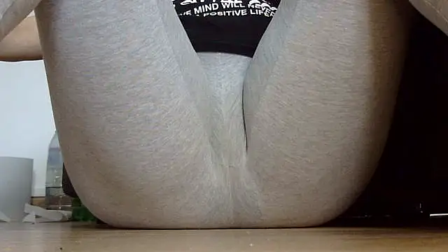 Squirtlady38 online show from September 29, 2025, 12:54 pm