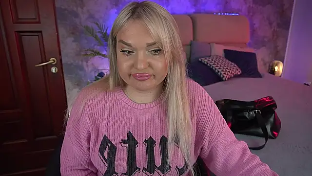 MissyMartinez online show from March 17, 2025, 8:51 am