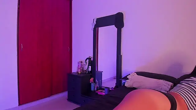 little kayla  online show from February 5, 2025, 4:16 am