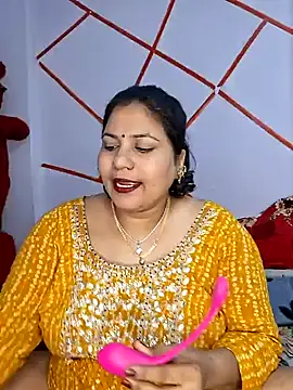 Snapshot of MOM-SUN-COUPLE chatting on January 10, 2025, 6:38 pm MOM-SUN-COUPLE online show from January 10, 2025, 6:38 pm
