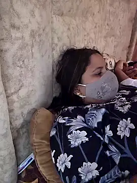 Snapshot of MOM-SUN-COUPLE chatting on October 14, 2025, 9:10 am MOM-SUN-COUPLE online show from October 14, 2025, 9:10 am