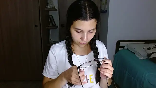 mia  lopez  online show from February 4, 2026, 4:07 am