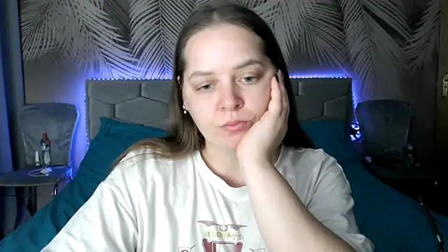 uliastar online show from November 28, 2025, 9:23 am