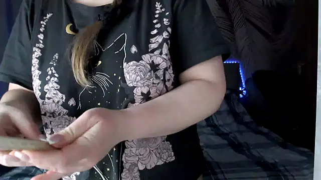 uliastar online show from March 22, 2026, 9:56 am