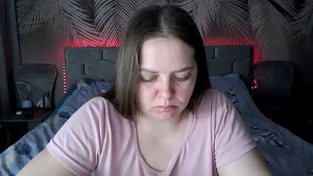 uliastar online show from April 15, 2026, 5:14 am