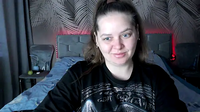 uliastar online show from April 17, 2026, 6:27 am