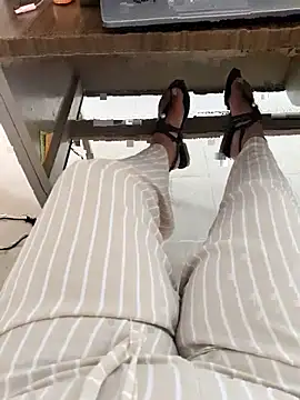 Snapshot of FerLu8 chatting on April 7, 2026, 8:31 pm FerLu8 online show from April 7, 2026, 8:31 pm