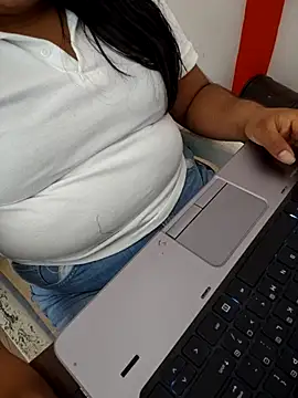 Snapshot of FerLu8 chatting on April 15, 2026, 4:58 pm FerLu8 online show from April 15, 2026, 4:58 pm