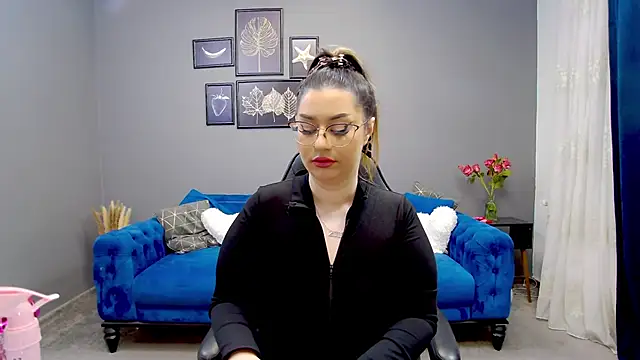 Katewalker  online show from February 26, 2025, 6:21 pm